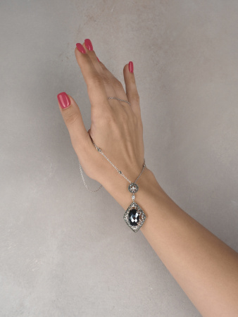 Серебряное колье с гематитом, марказитами Swarovski и фианитами