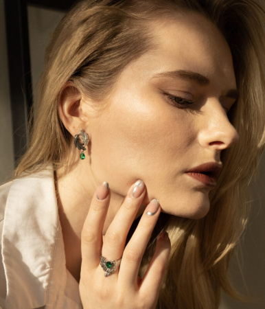 Кольцо из серебра с фианитом