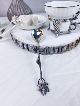 Серебряная чайная ложка «Виноград» с чернением