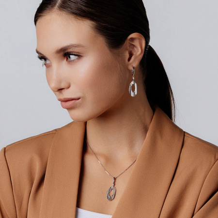 Серебряные серьги с бриллиантом