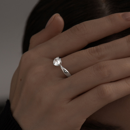 Серебряное кольцо с фианитом