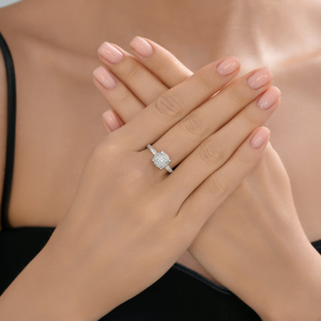 Кольцо из серебра с фианитами