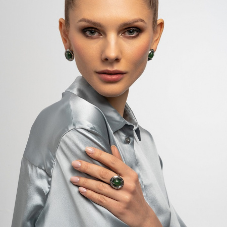 Серебряное кольцо с камнем нефрит