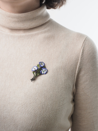 Брошь из серебра с эмалью «Фиалка»