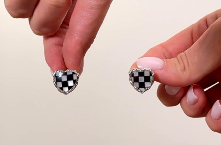 Серьги-пусеты «Шахматы-любовь»