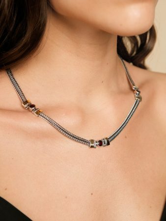 Серебряное колье с гранатом и золотом