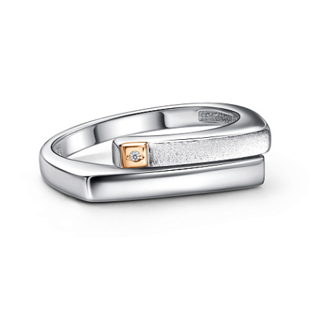 Кольцо из серебра с бриллиантом