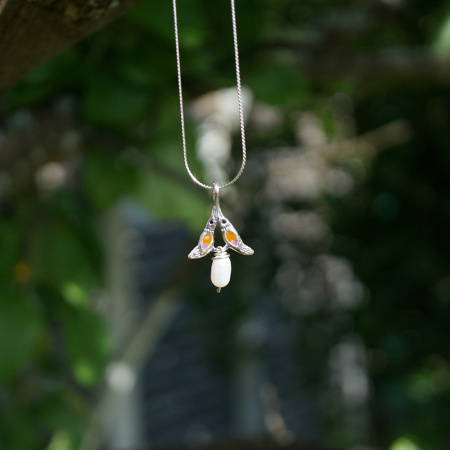 Подвеска из серебра с эмалью и жемчугом «Апрель»