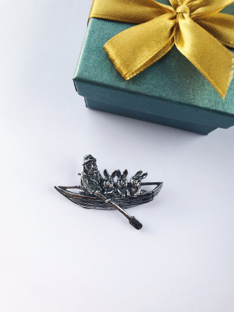 Серебряная брошь «Спасай Мазай!»