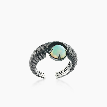 Кольцо из серебра с камнем опал