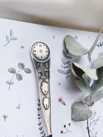 Серебряная ложка детская для гравировки «Часы» с чернением