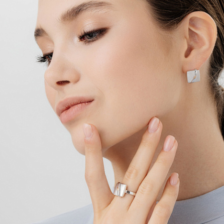 Серьги из серебра с бриллиантом