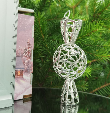 Серебряная ёлочная игрушка «Конфета»