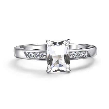 Серебряное кольцо с горным хрусталем и фианитами