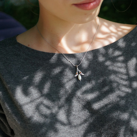 Подвеска из серебра с эмалью и жемчугом «Апрель»