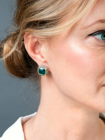 Серебряные серьги с зеленым агатом, марказитами Swarovski и позолотой