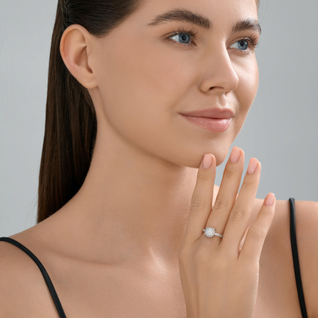 Кольцо из серебра с фианитами