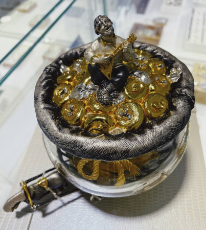 Сухарница «Вершки и корешки» из серебра