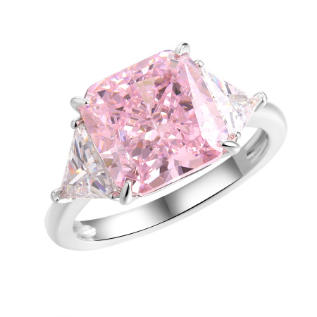 Кольцо из серебра с фианитом