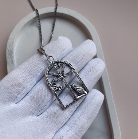 Серебряная подвеска «Кошка на окошке»