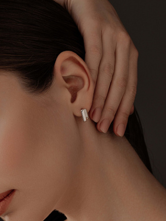 Серьги из серебра с бриллиантом