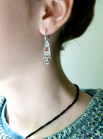 Серебряные серьги «Прялица» с эмалью