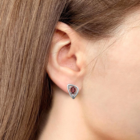 Серебряные серьги с гранатом и фианитами