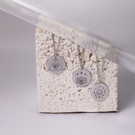 Серебряное колье «Мир» с чёрной эмалью