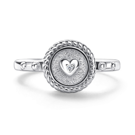 Кольцо из серебра с фианитами «Сердце»
