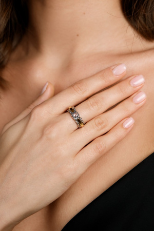 Серебряное кольцо Yaffo с фианитом и золотом