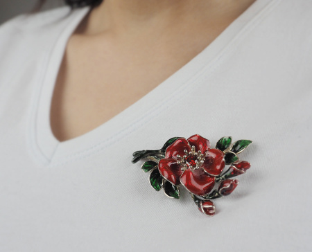 Серебряная брошь «Шиповник»