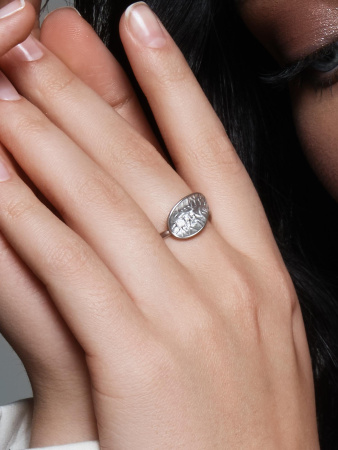 Серебряное кольцо с фианитами «Лист»