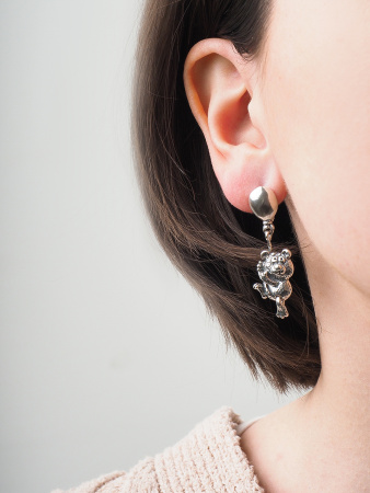 Серебряные серьги «Сластена Мишка и пчела»