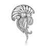 Серебряная брошь с жемчугом и фианитами «Морская медуза»