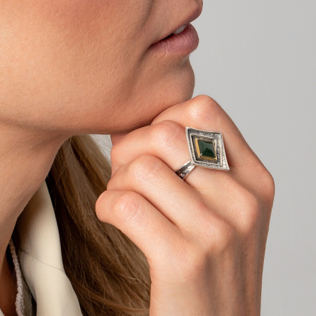 Cеребряное кольцо с камнем нефрит