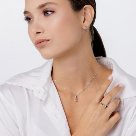 Серебряное колье с бриллиантом