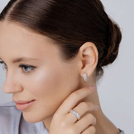 Серебряное кольцо с бриллиантом