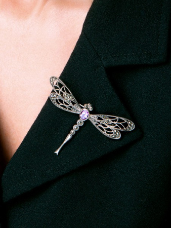 Серебряная брошь с аметистом и марказитами Swarovski