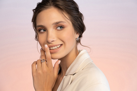 Серебряное кольцо с бриллиантом