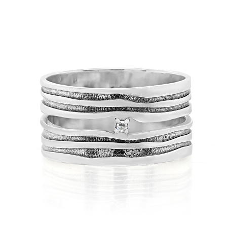 Широкое кольцо из серебра с бриллиантом