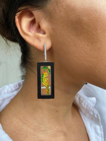 Серьги из серебра с деревом, эмалью и фианитами «Попугай»