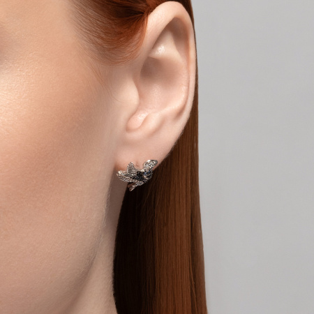 Серебряные серьги-гвоздики с фианитами «Птица»