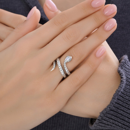 Серебряное кольцо с фианитом «Змея»