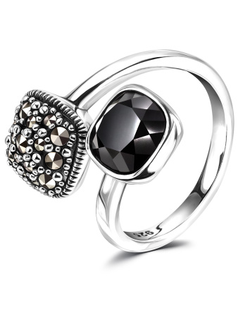 Кольцо из серебра с ониксом и марказитами