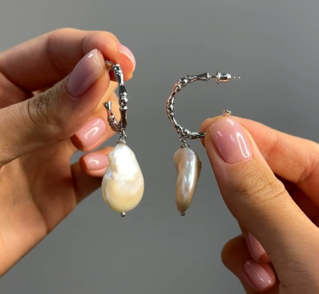 Серебряные серьги-пусеты с барочным жемчугом