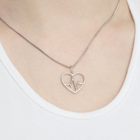 Подвеска из серебра в форме сердца с фианитами