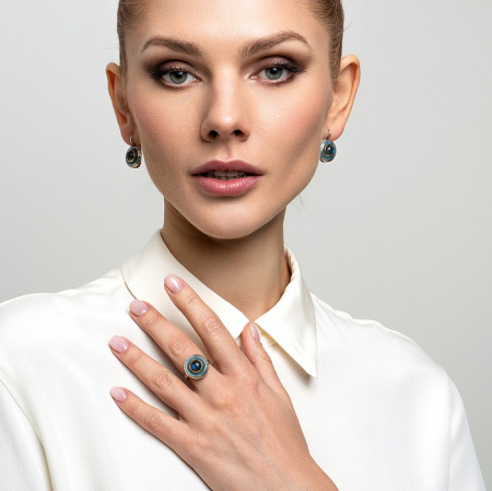 Кольцо из серебра с лабрадором