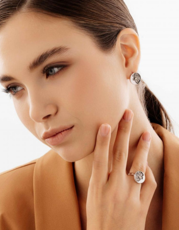 Серебряные серьги с бриллиантом