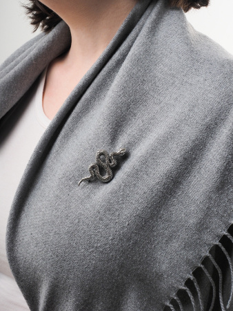 Брошь из серебра «Змея»