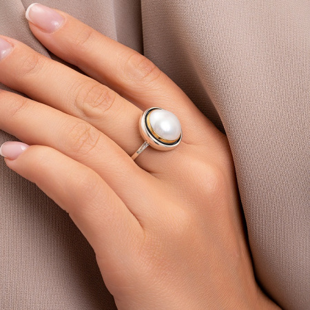 Кольцо из серебра с камнем жемчуг